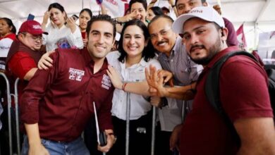 Estefanía Mercado celebra junto a Martín de la Cruz en Solidaridad