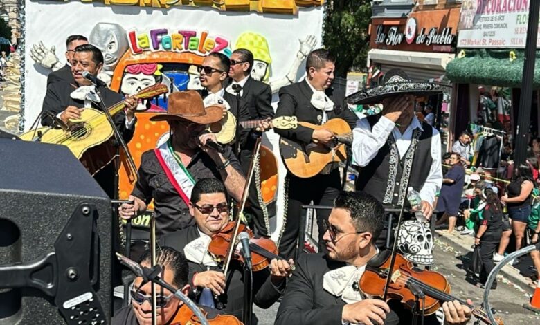 Grupo Fortaleza y Arturo Ortega lideran desfile en Nueva Jersey, uniendo a la comunidad mexicana