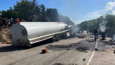 Hacían "rapiña" de combustible en un camión accidentado y explotó, hay más de 15 muertos y 40 heridos