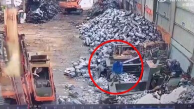 IMÁGENES FUERTES: trabajador se parte en dos tras ser aplastado por una máquina compactadora de basura