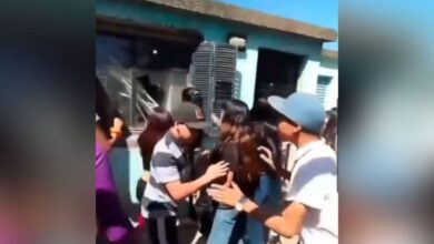 Intentan linchar a dos alumnas que abusaron sexualmente de una niña con discapacidad: VIDEO