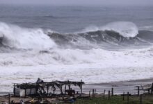 John se convierte de nuevo en huracán durante su avance hacia el sur de México.