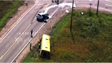 Tragedia escolar: conductor no respeta semáforo y embiste camión escolar en EU, hay 12 alumnos heridos