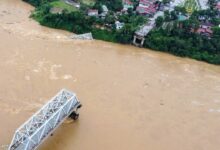 VIDEO: supertifón Yagi derrumba puente y se va camión al vacío, hay varios muertos