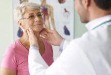 Cáncer de tiroides: Los primeros síntomas que alertan sobre este tumor, frecuente entre las mujeres de mediana edad