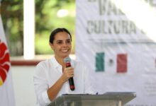 Ana Paty Peralta celebra 25 años de la secundaria Cecilio Chi en Cancún