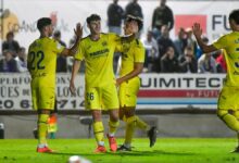 Ayoze Pérez celebra con sus compañeros tras marcar ante el Poblense