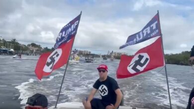 VIDEO: Con esvásticas e insultos raciales, neonazis apoyan a Trump; republicanos los acusan de ser liberales infiltrados