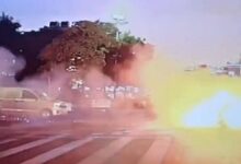 VIDEO: Explota motocicleta eléctrica mientras era conducida por la ciudad de Shenzhen