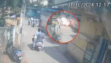 VIDEO: traían cohetes en su moto y explotan por accidente, uno muere en el acto