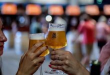 El mayor consumo de la cerveza entre los turistas no ha evitado que el año pasado cerrasen unos 17.000 bares.