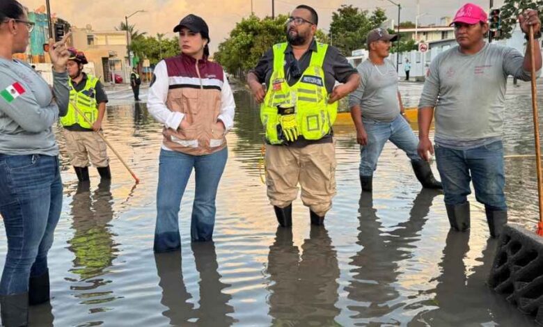 Estefanía Mercado atiende las zonas afectadas de Villas del Sol tras el paso de “Sara”