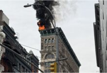 Fuerte incendio consume edificio histórico de Manhattan | VIDEO