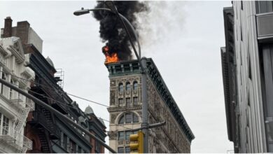 Fuerte incendio consume edificio histórico de Manhattan | VIDEO