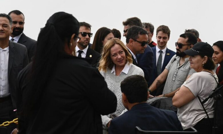 Giorgia Meloni, Primera ministra de Italia, hace turismo en el Cristo Redentor