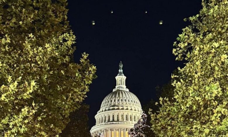 Graban supuestos OVNIs sobrevolando el Capitolio en Washington DC | VIDEO