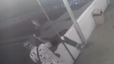 Hombre avienta a otro de un balcón tras discutir con él: VIDEO