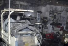 Mueren 10 bebés calcinados tras incendio en hospital de la India