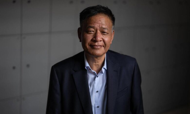 Retratos al presidente del Parlamento del Tíbet en el exilio, Sikyong Penpa Tsering en la Facultat de Comunicació i Relacions Internacionals Blanquerna.