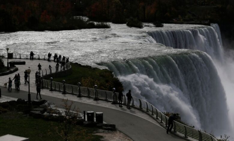 Una madre y sus dos hijos mueren tras saltar a las cataratas del Niágara