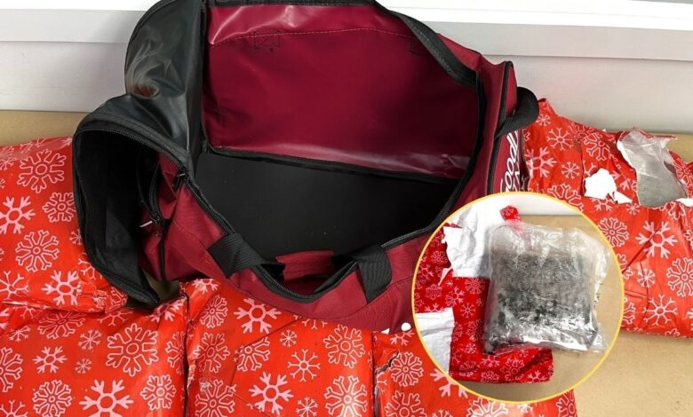 Arrestan en aeropuerto a mujer con 10 kilos de metanfetamina envueltos como regalo de Navidad