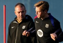 Hansi Flick y Frenkie de Jong en un entrenamiento del FC Barcelona