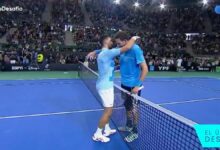 Del Potro y Djokovic se abrazan tras el encuentro