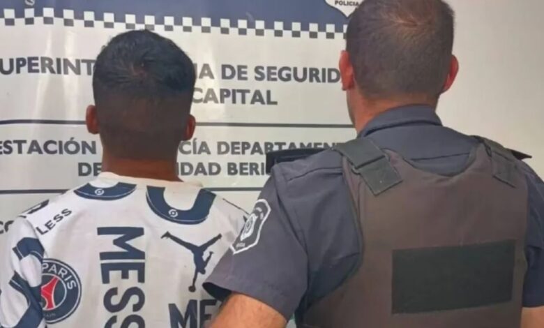 Delincuente se escapa de la cárcel, pero al llegar con su madre lo traiciona