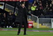 Simeone protesta durante el partido ante el Barça