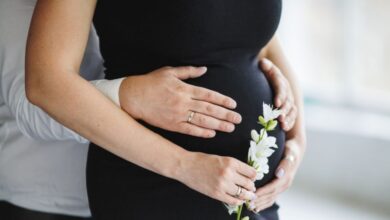 Hombres armados disparan contra mujer embarazada y la matan frente a su esposo