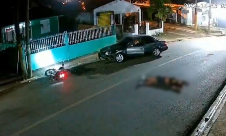 IMÁGENES FUERTES: Muere motociclista tras impactante choque frontal, iba sin casco y a toda velocidad