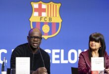 Lilian Thuram y Marta Segú durante el acto celebrado en el Auditori 1898