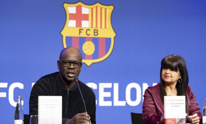 Lilian Thuram y Marta Segú durante el acto celebrado en el Auditori 1898