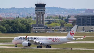 Sufre Japan Airlines ciberataque masivo y suspende operaciones