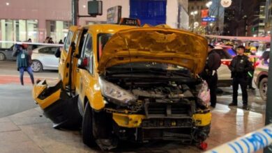 Taxi atropella a decenas de personas en pleno centro de Nueva York durante la Navidad