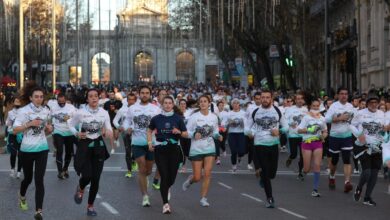 Si corres la San Silvestre, sigue estos consejos de los fisioterapeutas para evitar lesiones y el temido flato