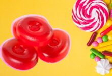 ¿Adiós a las gomitas rojas? FDA alerta por peligroso ingrediente presente en dulces y bebidas para niños