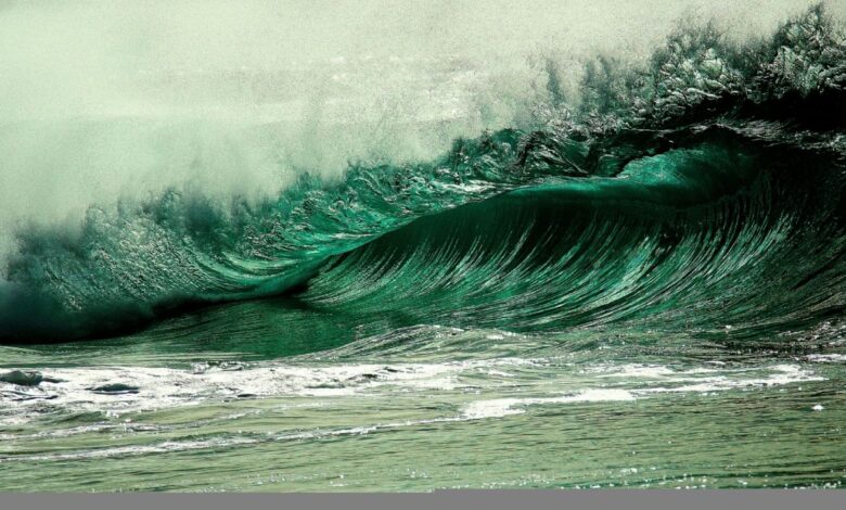 ¿Hay un tsunami en Latinoamérica? Olas gigantes azotan Perú y Ecuador | VIDEOS