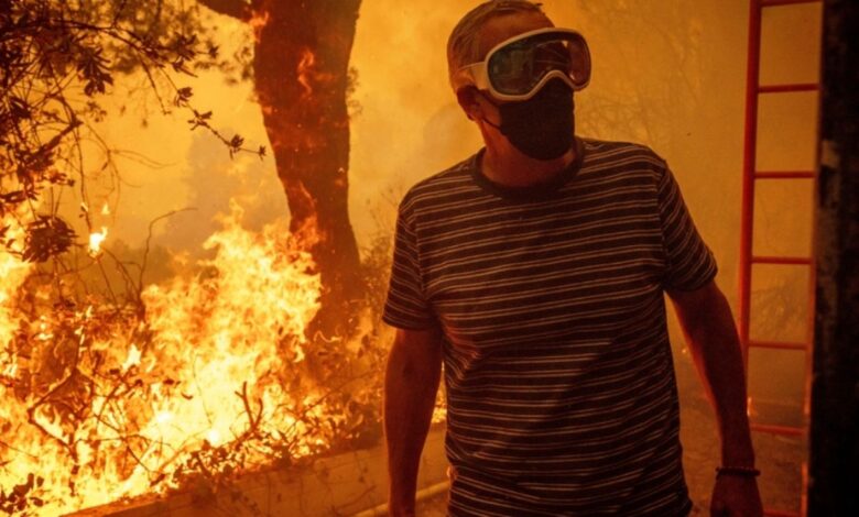 California declara estado de emergencia tras fuerte incendio y evacuaciones