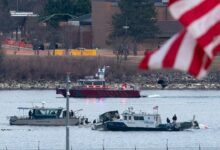 Encuentran las dos cajas negras del avión que se estrelló en Washington