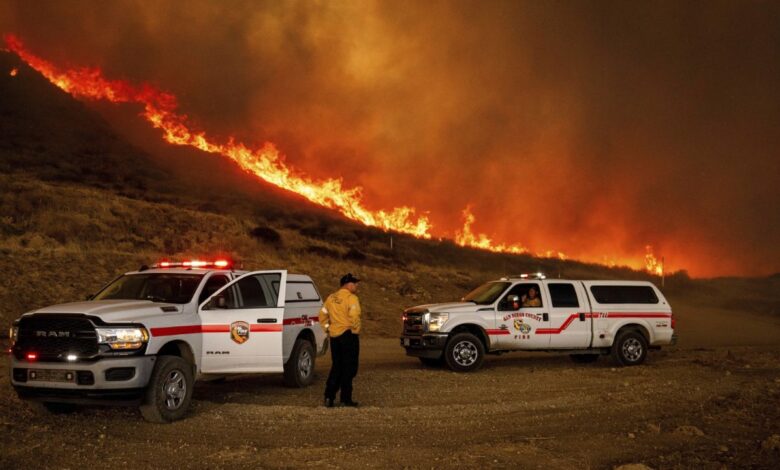 Evacúan a 50,000 por nuevos incendios en California; VIDEOS exhiben paisajes apocalípticos