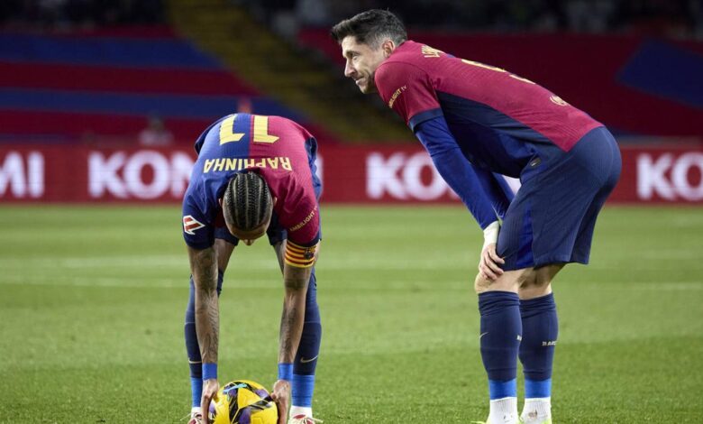 Lewandowski y Raphinha, durante el partido ante el Atlético