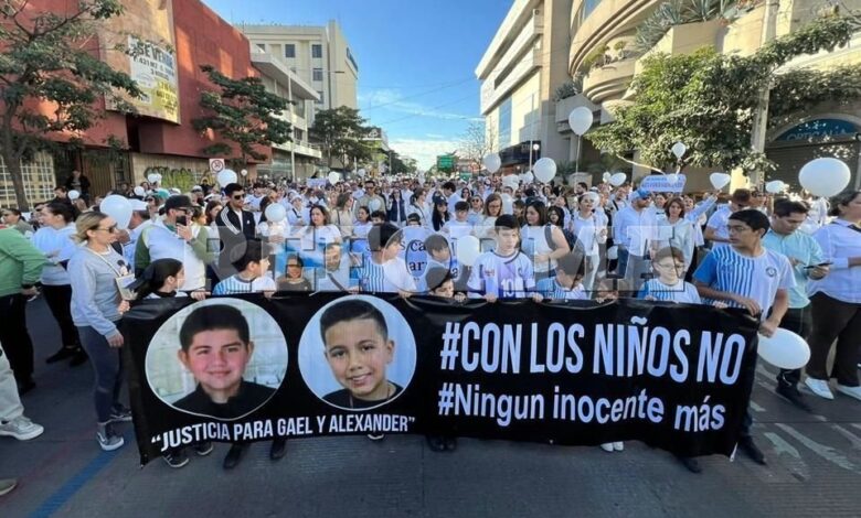 Marchan por Gael y Alexander, niños asesinados en Culiacán