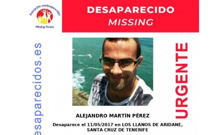 Cartel con la imagen de Alejandro Martín, desaparecido desde mayo de 2017. No hay una sola pista de qué le ocurrió.