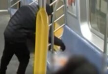 Sujeto enmascarado enciende fuego junto a pasajero dormido dentro de un tren del Metro