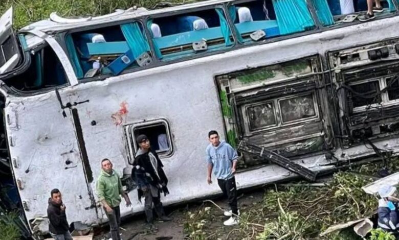 Tragedia en Colombia: autobús pierde el control y cae a un barranco, deja al menos 13 muertos