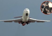 Amarran a su asiento a pasajero que enloqueció en pleno vuelo y rompió la ventana del avión | VIDEO