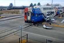 Automovilista escapa segundos antes de ser arrollado por un tren en Utah