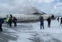 Avión de Delta Airlines procedente de EU vuelca en pista de aterrizaje, en Toronto