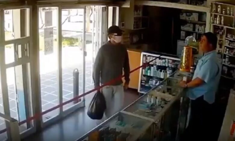 Captan violento asalto en una farmacia, el delincuente murió tras atacar con un cuchillo al dueño | VIDEO